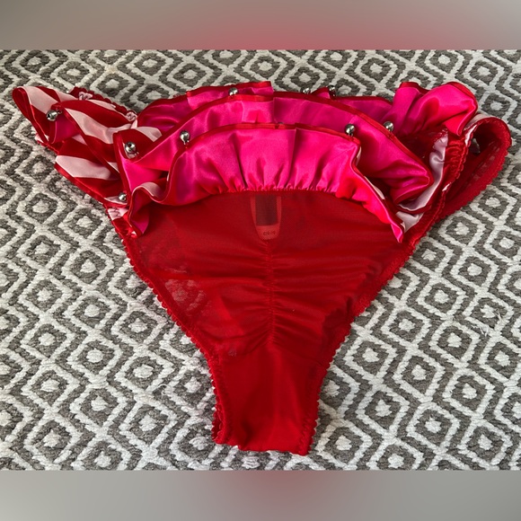 Low-Rise Red Ruffled Bikini Panties. Jingle Bells. Size Medium. Red/Hot Pink. - Picture 3 of 8